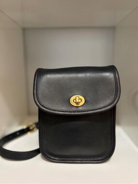 Vintage Coach Small Sidepack (#9978) Black Leather Handbag with Brass Turnlock